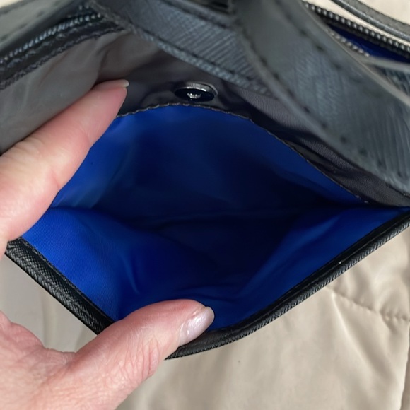 Michael Kors
Gray/black/blue Nylon Crossbody w/ 2 pockets with Strap 7.5"x8" - Picture 3 of 6